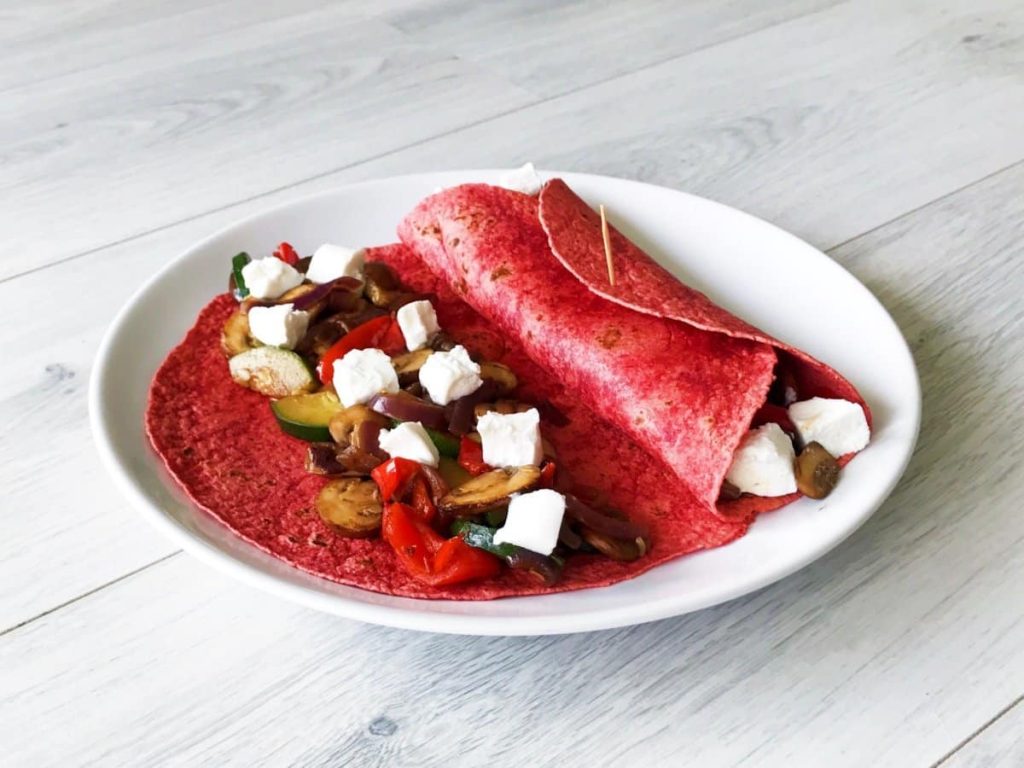 bietenwrap met geitenkaas en gegrilde groentes