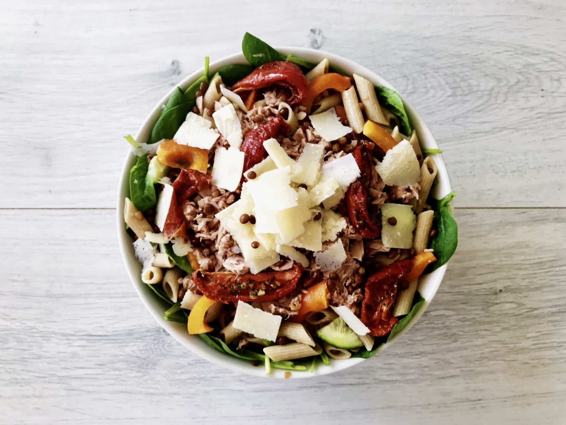 Pastasalade met Tonijn en Honing-tijm Dressing