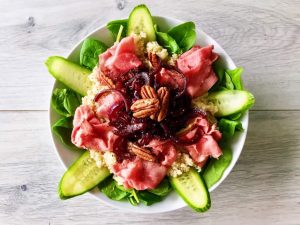 Quinoasalade met Rosbief en Balsamico-uien komkommer pecannoten afvallen almere gezond caloriearm recept